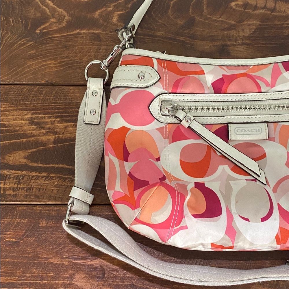 Coach Signature Pink Bag - Picture 2 of 16